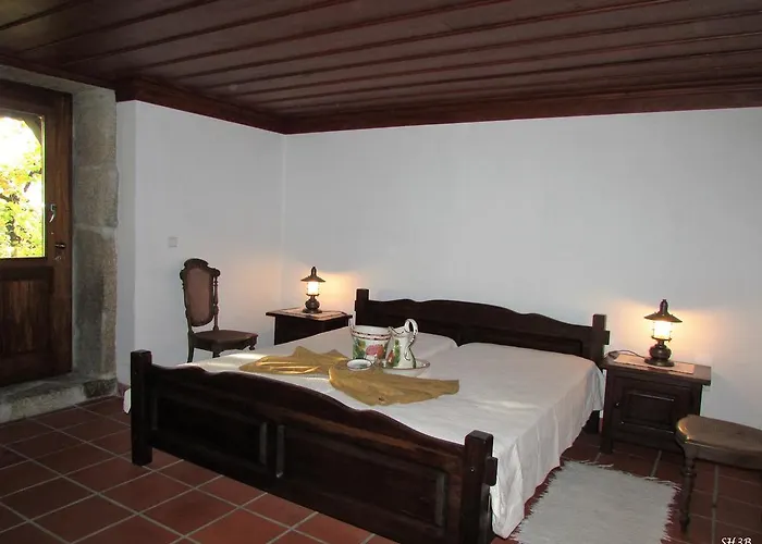 Проживание в семье Casa Do Pomar *